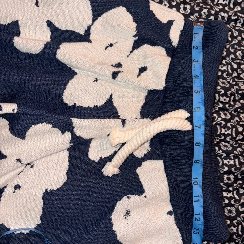 NWT Designer Family First Navy Floral Knit Drawstring Men’s Shorts M
